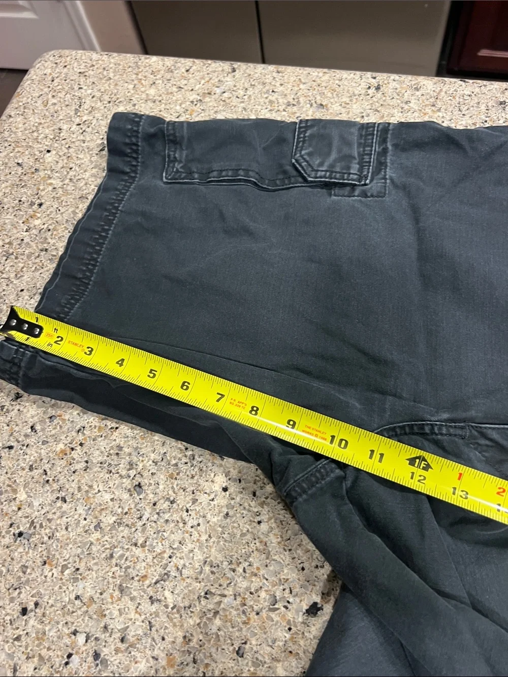 Sz 34 Men's Black Cargo Shorts the original trail head cargo z24